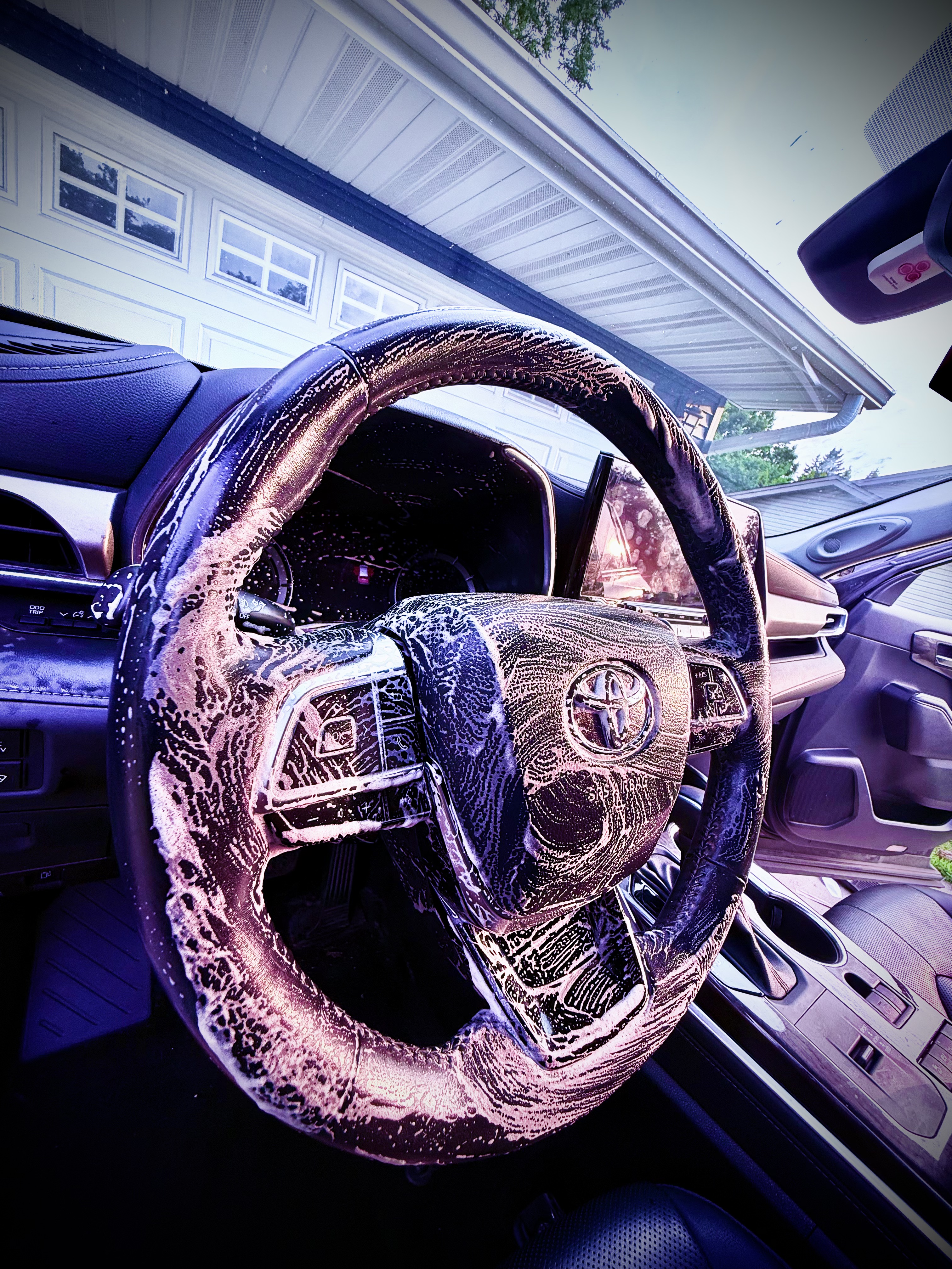 Shampooing a foam-covered steering wheel