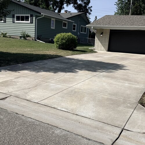 Close-up of the same driveway with rust gone
