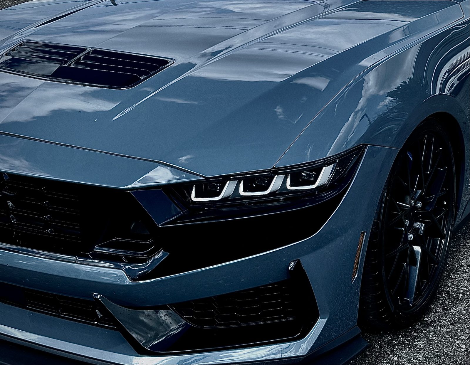 Detailed Mustang, headlight and grille close-up